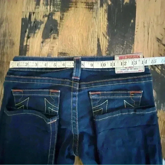 True Religion Lizzy Dark Wash Cropped Jeans Size 26 - Picture 9 of 12